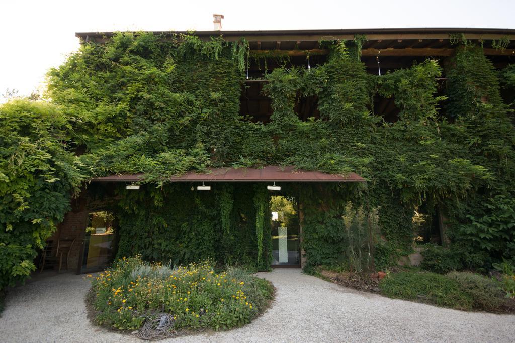 Locanda Dei Melograni Gossolengo Exteriör bild