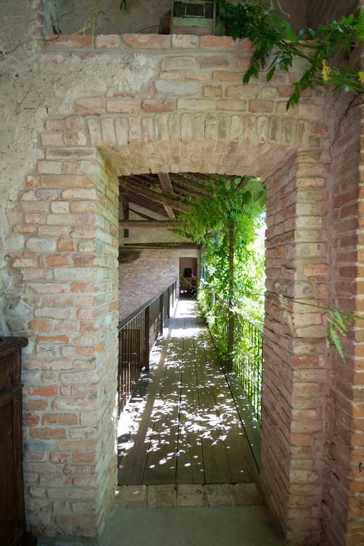 Locanda Dei Melograni Gossolengo Exteriör bild