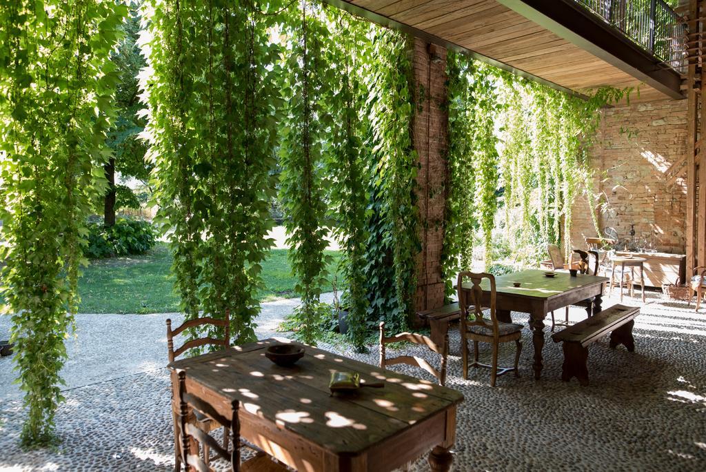 Locanda Dei Melograni Gossolengo Exteriör bild